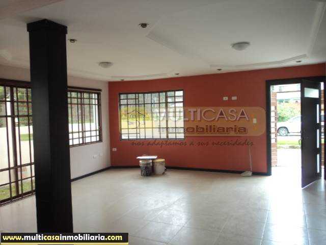 Venta de Hermosa Casa esquinera por estrenar a crédito sector Colegio de Arquitectos Cuenca-Ecuador