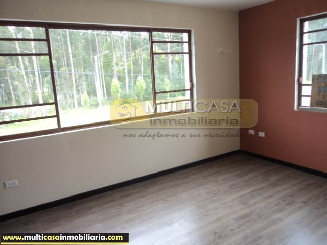 Venta de Hermosa Casa esquinera por estrenar a crédito sector Colegio de Arquitectos Cuenca-Ecuador
