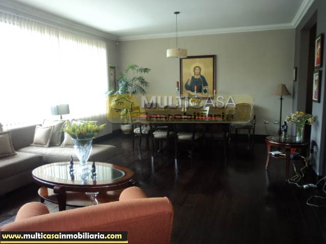 Casa Comercial en Venta a Crédito sector Av. 12 de Abril Cuenca-Ecuador