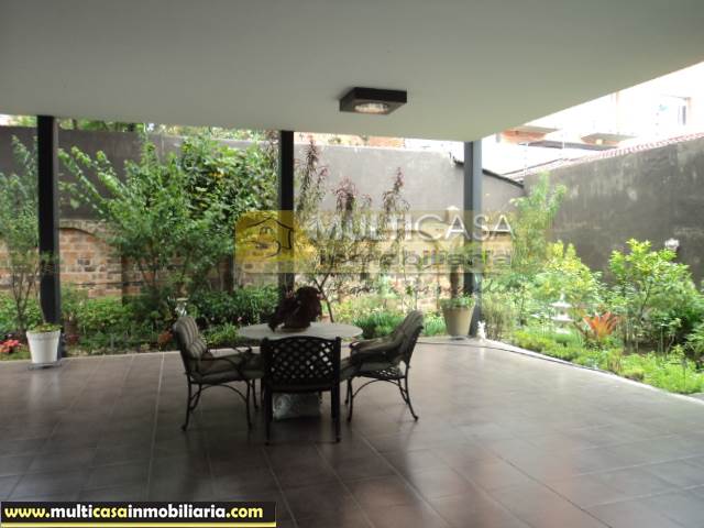 Casa Comercial en Venta a Crédito sector Av. 12 de Abril Cuenca-Ecuador