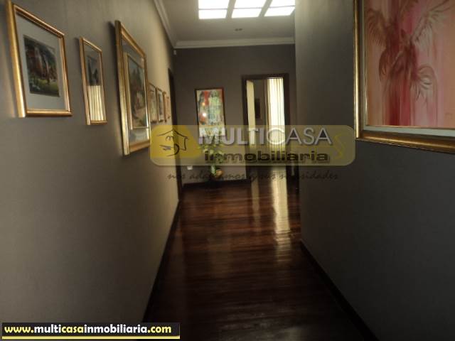 Casa Comercial en Venta a Crédito sector Av. 12 de Abril Cuenca-Ecuador