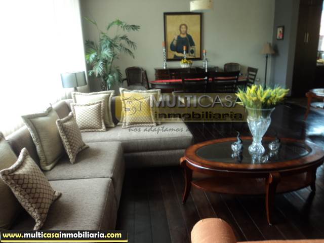 Casa con Tres locales Comerciales en Venta a Crédito sector Av. 12 de Abril Cuenca-Ecuador