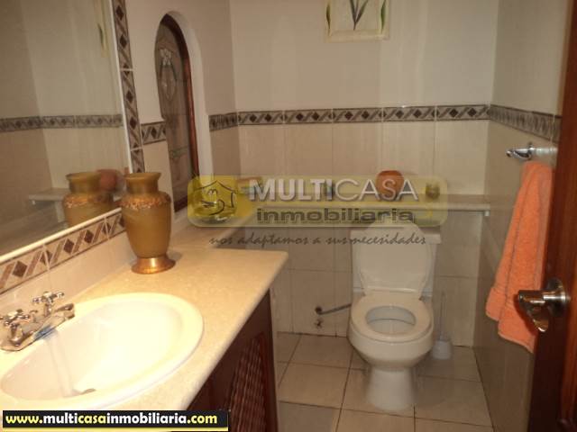 Venta de Hermosa Casa en Urbanización a crédito sector Av. 12 de Octubre Cuenca-Ecuador