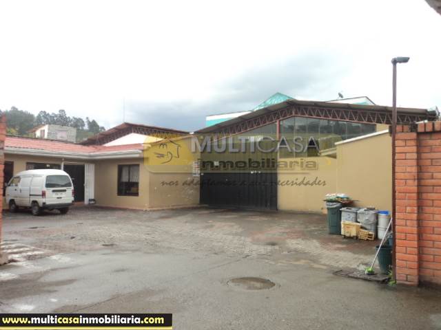Venta de Hermosa Nave Industrial a crédito sector Colegio Borja Cuenca-Ecuador