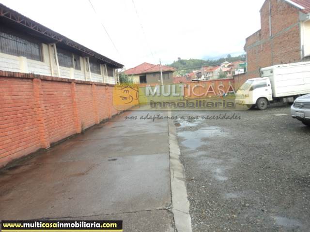 Venta de Hermosa Nave Industrial a crédito sector Colegio Borja Cuenca-Ecuador