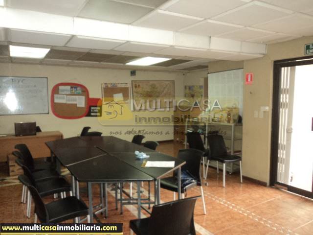 Venta de Hermosa Nave Industrial a crédito sector Colegio Borja Cuenca-Ecuador
