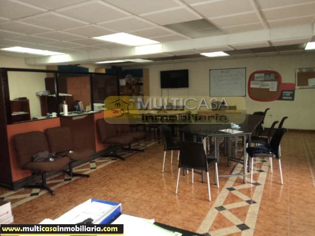 Venta de Hermosa Nave Industrial a crédito sector Colegio Borja Cuenca-Ecuador