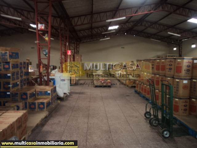 Venta de Hermosa Nave Industrial a crédito sector Colegio Borja Cuenca-Ecuador