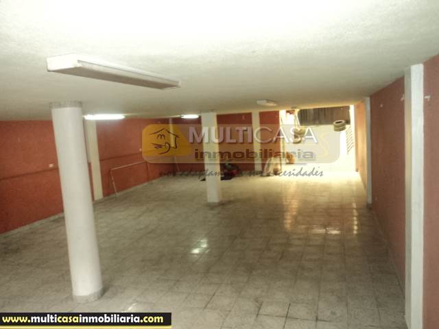Casa Comercial en Venta a Crédito de Dos Departamentos sector Av. Primero de Mayo Cuenca-Ecuador
