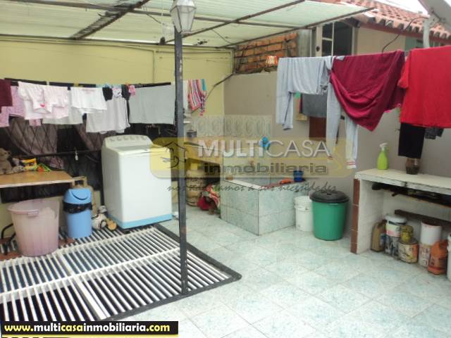 Casa Comercial en Venta a Crédito de Dos Departamentos sector Av. Primero de Mayo Cuenca-Ecuador