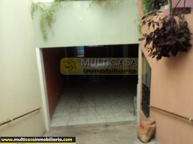Casa Comercial en Venta a Crédito de Dos Departamentos sector Av. Primero de Mayo Cuenca-Ecuador