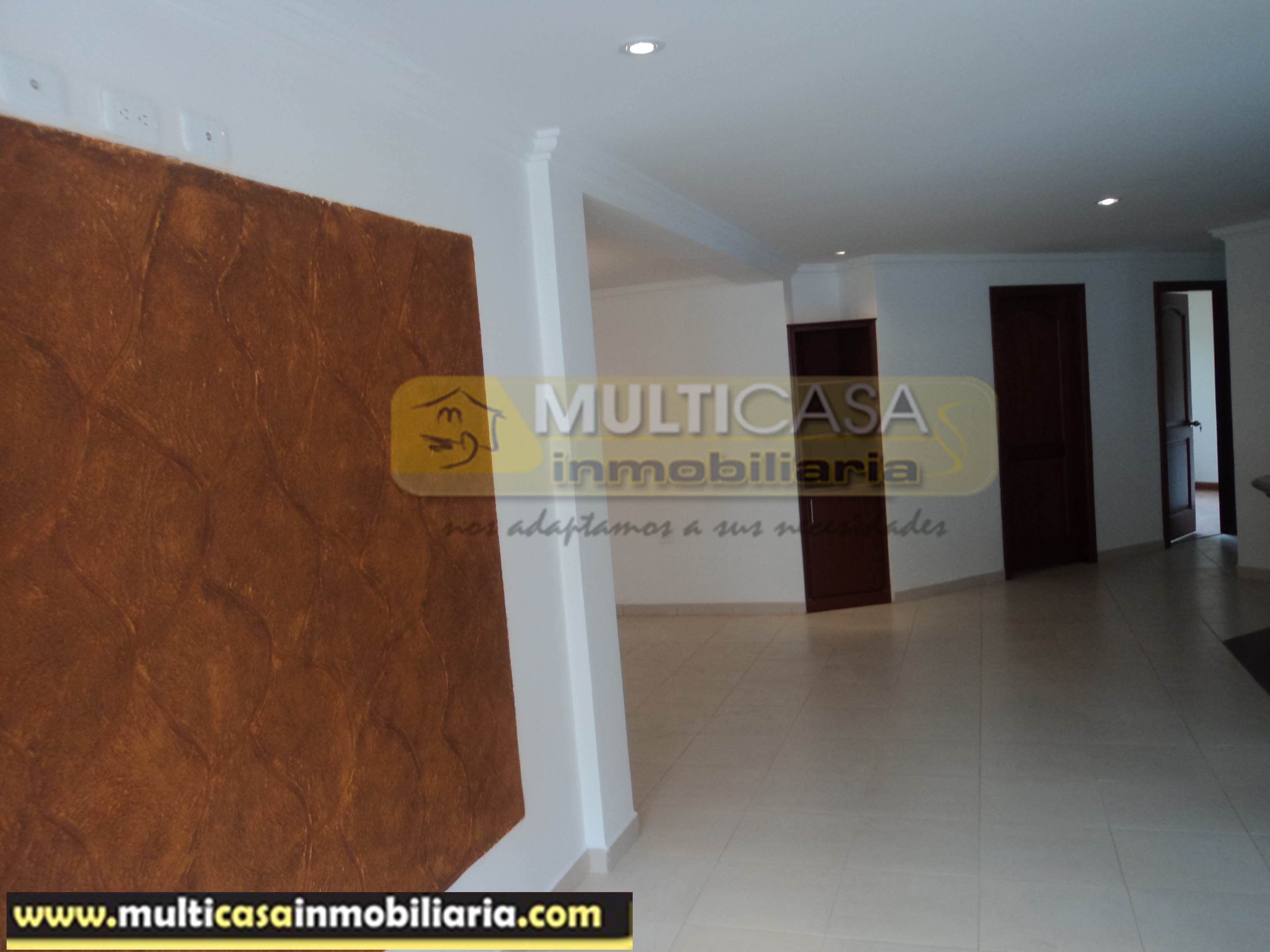 Venta de Hermosa Casa Rentera por estrenar de Tres Departamentos a crédito sector Miraflores Cuenca-Ecuador