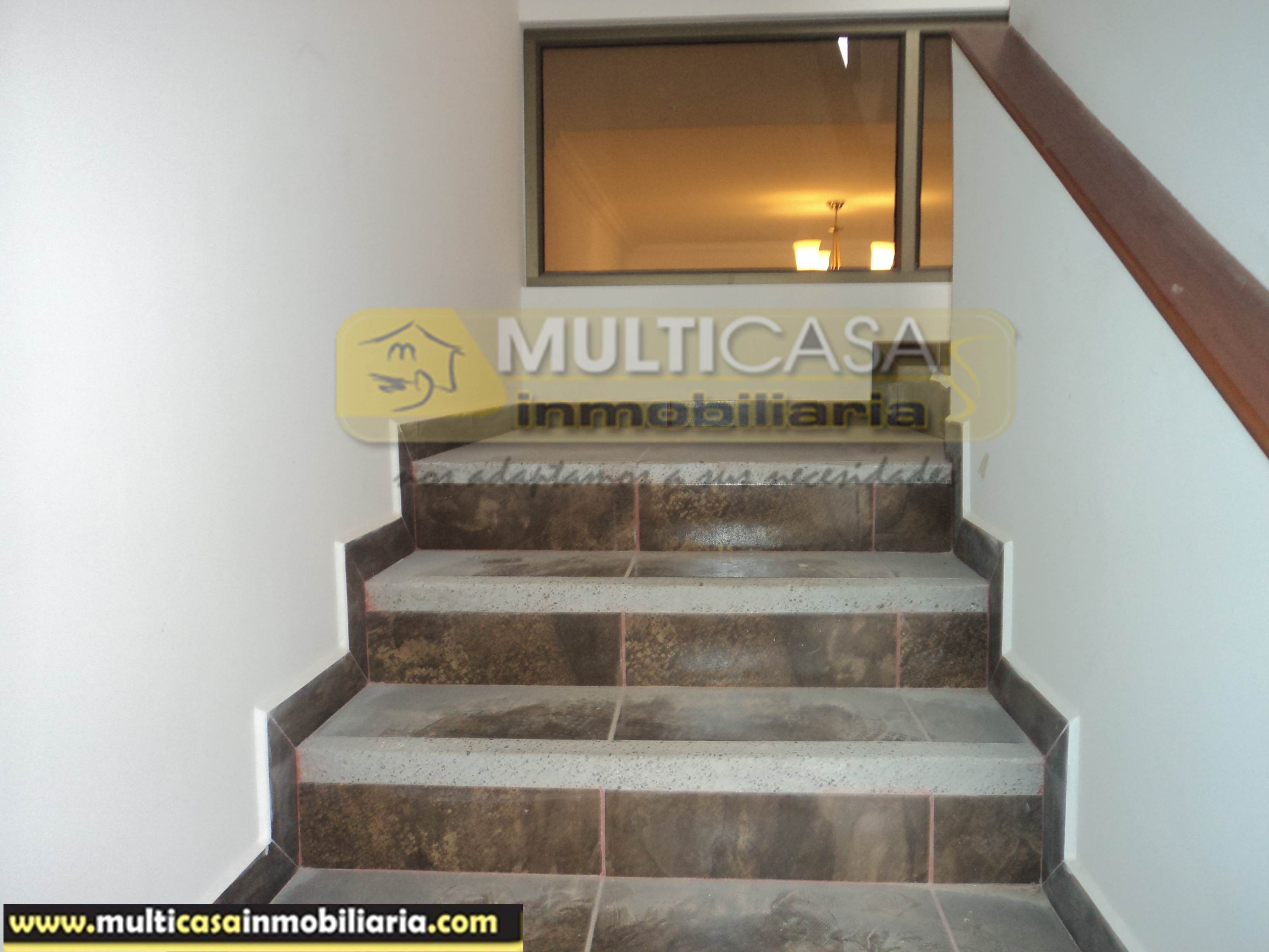Venta de Hermosa Casa Rentera por estrenar de Tres Departamentos a crédito sector Miraflores Cuenca-Ecuador
