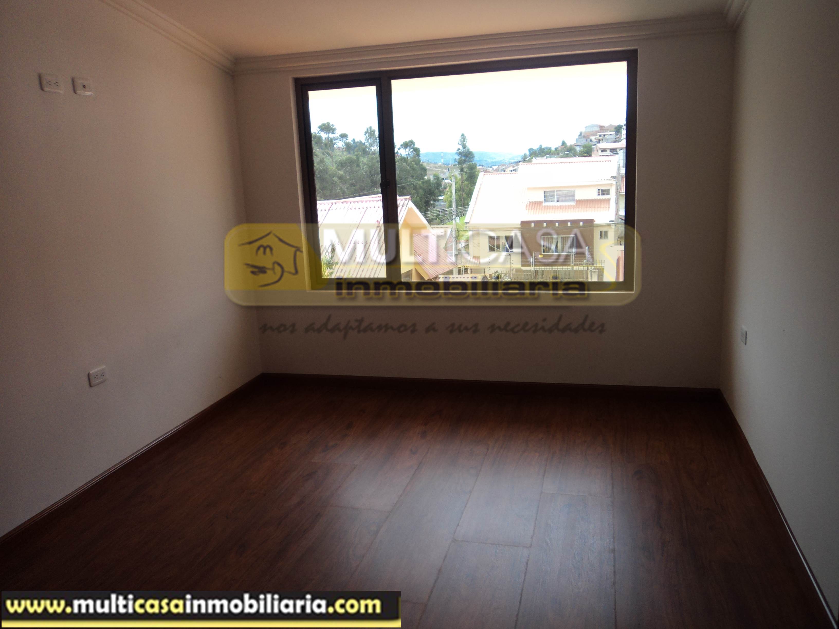 Venta de Hermosa Casa Rentera por estrenar de Tres Departamentos a crédito sector Miraflores Cuenca-Ecuador