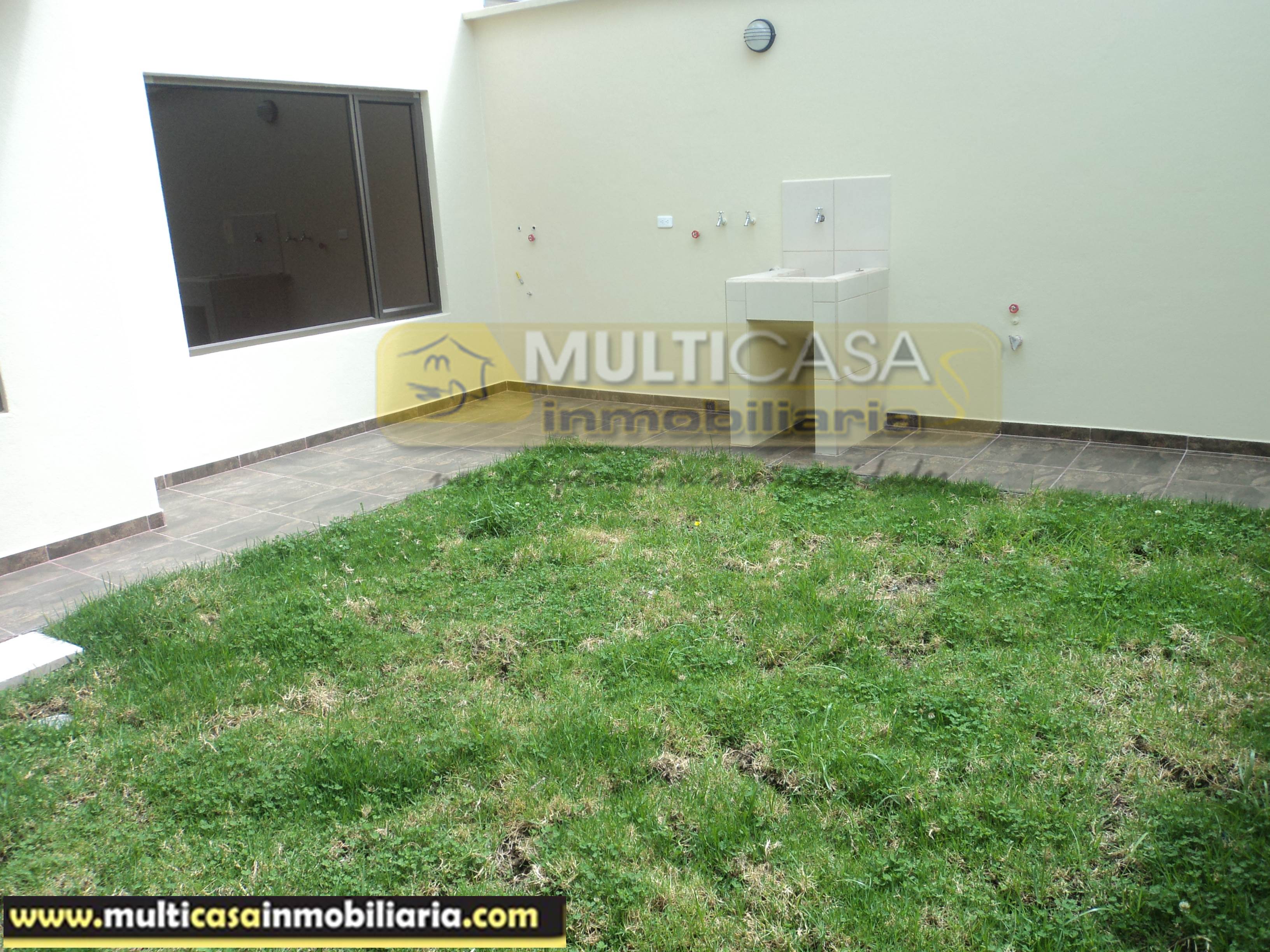Venta de Hermosa Casa Rentera por estrenar de Tres Departamentos a crédito sector Miraflores Cuenca-Ecuador