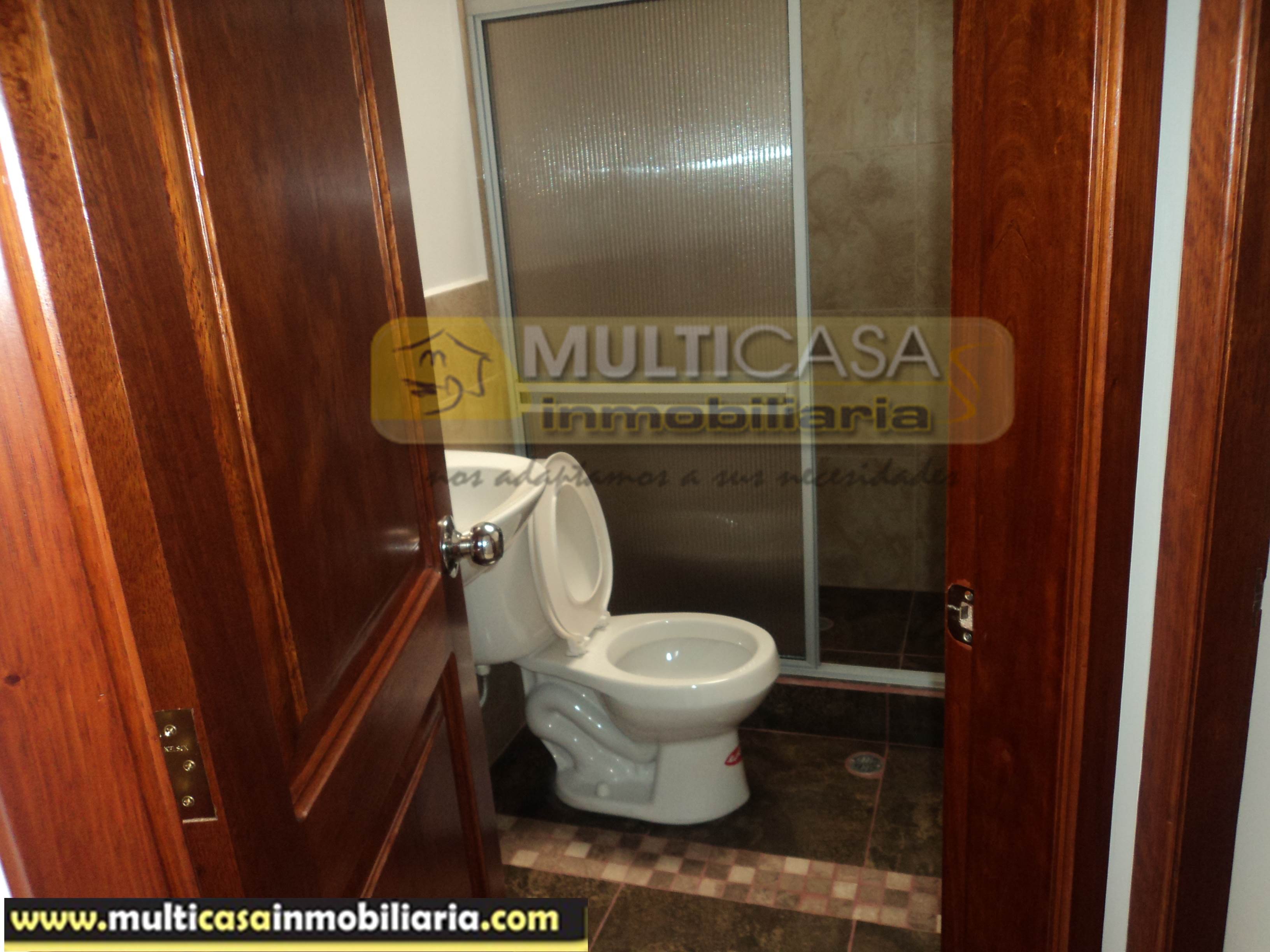Venta de Hermosa Casa Rentera por estrenar de Tres Departamentos a crédito sector Miraflores Cuenca-Ecuador