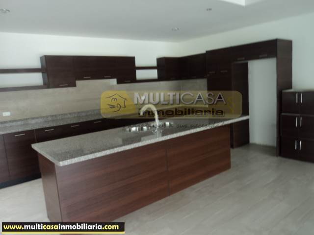 Casa en Venta a Crédito en condominio Sector Challuabamba Cuenca-Ecuador