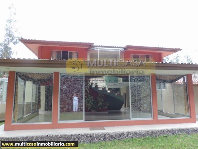 Arriendo Villa de Lujo Sector San Joaquín Cuenca-Ecuador