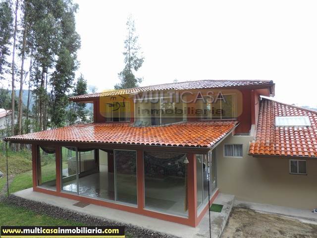 Arriendo Villa de Lujo Sector San Joaquín Cuenca-Ecuador