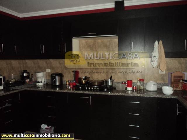 Venta de Hermosa Casa a crédito sector Colegio Borja Cuenca-Ecuador