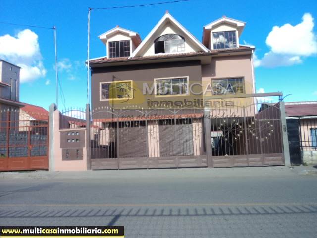 Casa Comercial de cuatro departamentos, un local comercial  Sector Ricaurte Cuenca-Ecuador
