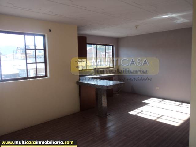 Casa Comercial de cuatro departamentos, un local comercial  Sector Ricaurte Cuenca-Ecuador