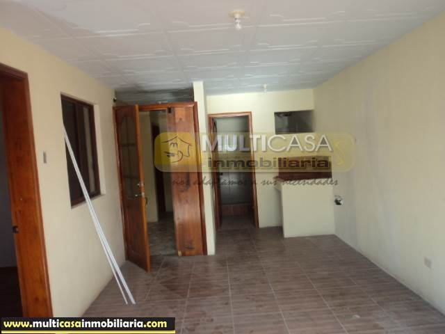 Casa Comercial de cuatro departamentos, un local comercial  Sector Ricaurte Cuenca-Ecuador