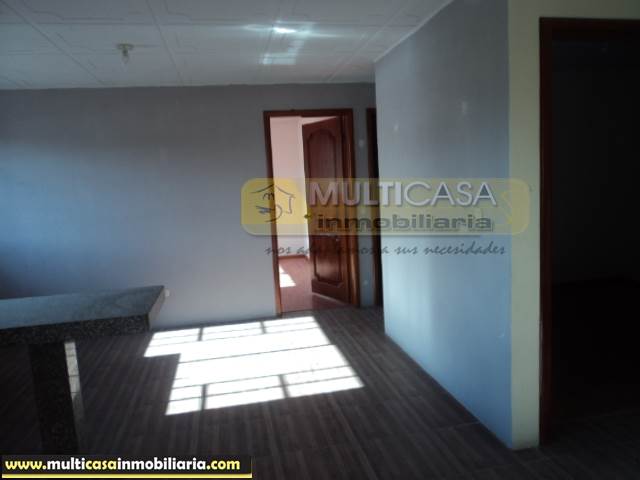 Casa Comercial de cuatro departamentos, un local comercial  Sector Ricaurte Cuenca-Ecuador