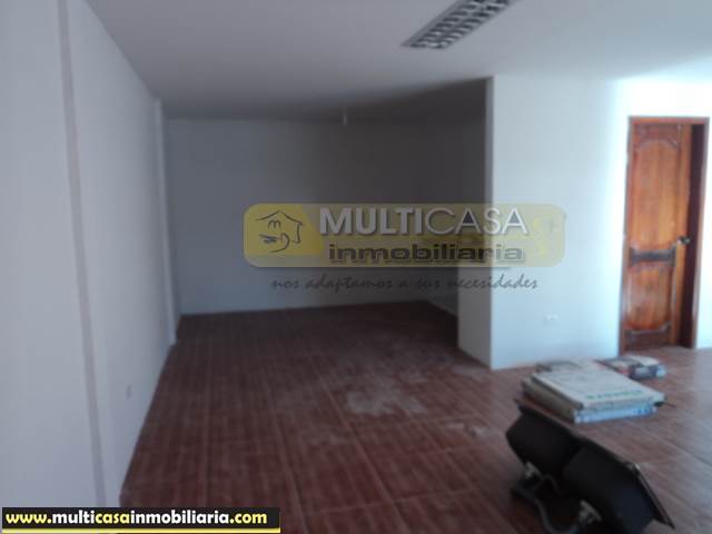 Casa Comercial de cuatro departamentos, un local comercial  Sector Ricaurte Cuenca-Ecuador