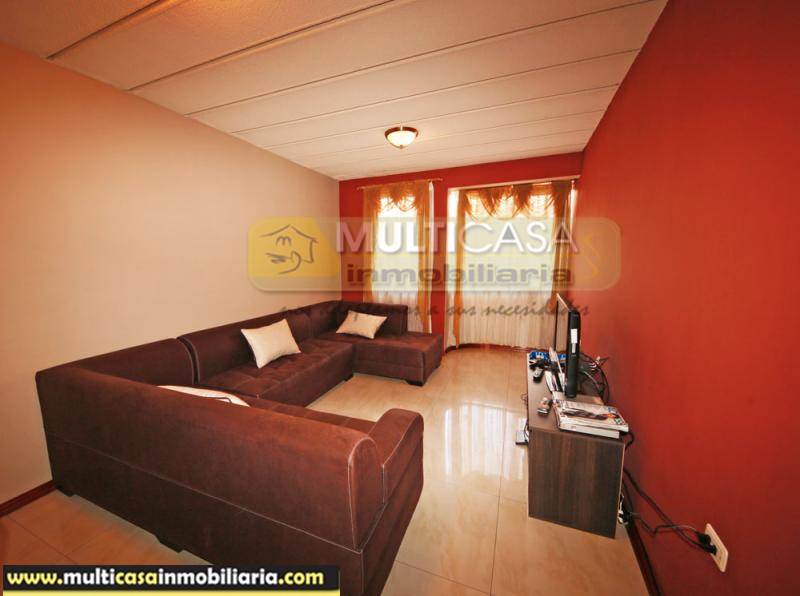 Casa Rentera tres Departamentos en Venta a crédito Sector Gran Manzana  Cuenca-Ecuador