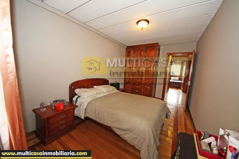 Casa Rentera tres Departamentos en Venta a crédito Sector Gran Manzana  Cuenca-Ecuador