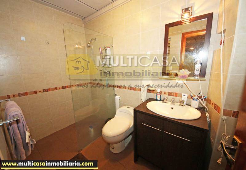 Casa Rentera tres Departamentos en Venta a crédito Sector Gran Manzana  Cuenca-Ecuador