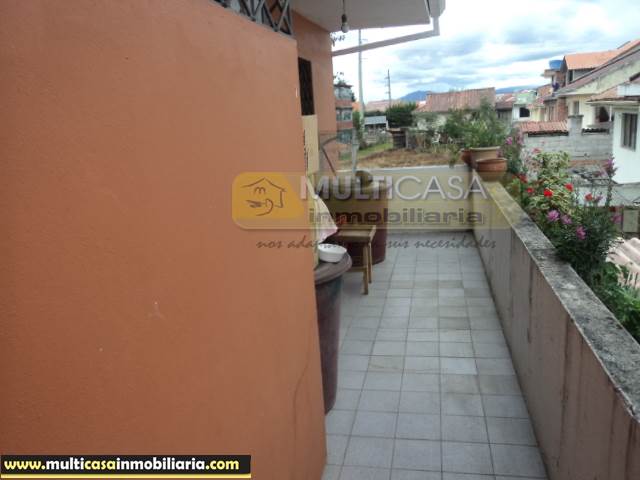 Venta de Hermosa Casa Amplia con un Departamento a crédito sector Gran Manzana Cuenca-Ecuador