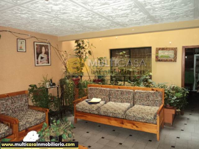 Venta de Hermosa Casa Amplia con un Departamento a crédito sector Gran Manzana Cuenca-Ecuador