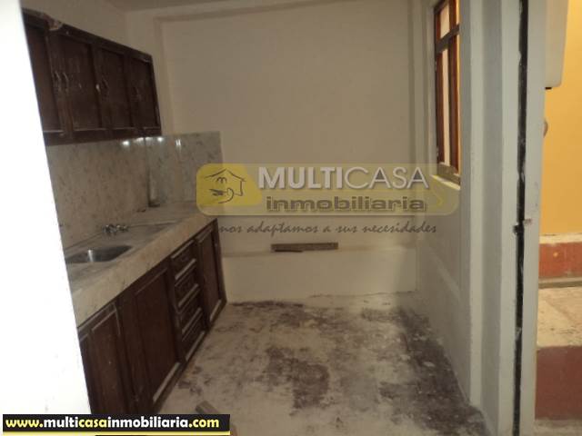 Venta de Hermosa Casa con Local Comercial a crédito sector Paraíso Cuenca-Ecuador