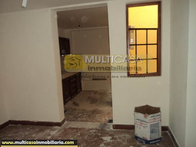 Venta de Hermosa Casa con Local Comercial a crédito sector Paraíso Cuenca-Ecuador