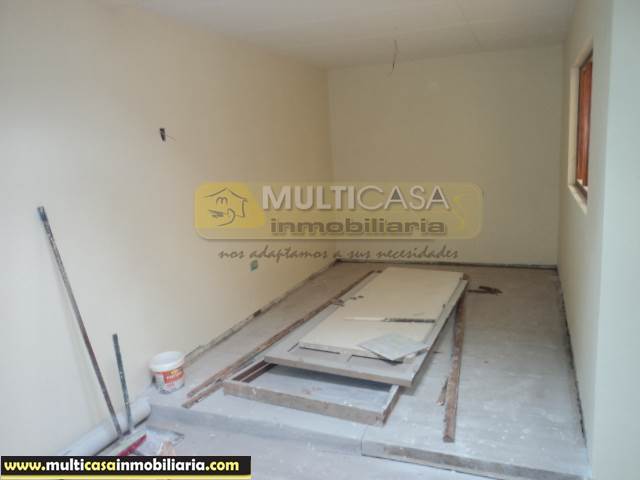 Venta de Hermosa Casa con Local Comercial a crédito sector Paraíso Cuenca-Ecuador
