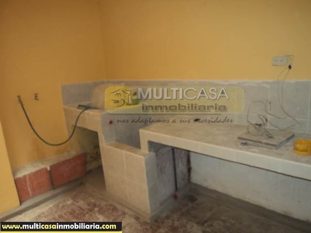 Venta de Hermosa Casa con Local Comercial a crédito sector Paraíso Cuenca-Ecuador