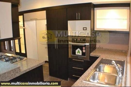 Casa en Venta a Crédito de Lujo Sector Ordoñez Lazo Cuenca-Ecuador