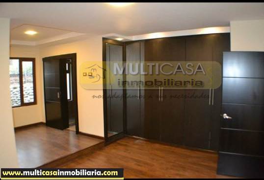Casa en Venta a Crédito de Lujo Sector Ordoñez Lazo Cuenca-Ecuador