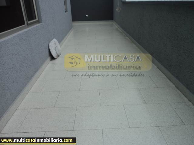 Venta de Hermosa Casa Rentera por estrenar de Tres Departamentos a crédito sector Colegio Santa Ana Cuenca-Ecuador