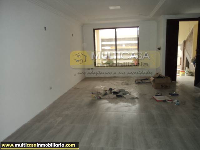 Casa Comercial en Venta a Crédito de Cinco Departamentos Sector Totoracocha Cuenca-Ecuador