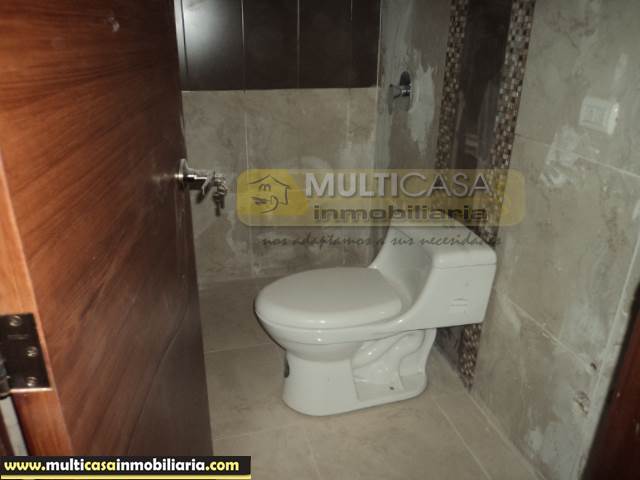 Casa Comercial en Venta a Crédito de Cinco Departamentos Sector Totoracocha Cuenca-Ecuador