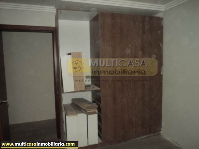 Casa Comercial en Venta a Crédito de Cinco Departamentos Sector Totoracocha Cuenca-Ecuador