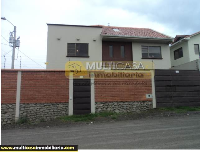 Venta de Hermosa Casa a crédito sector Hospital de Río Cuenca-Ecuador