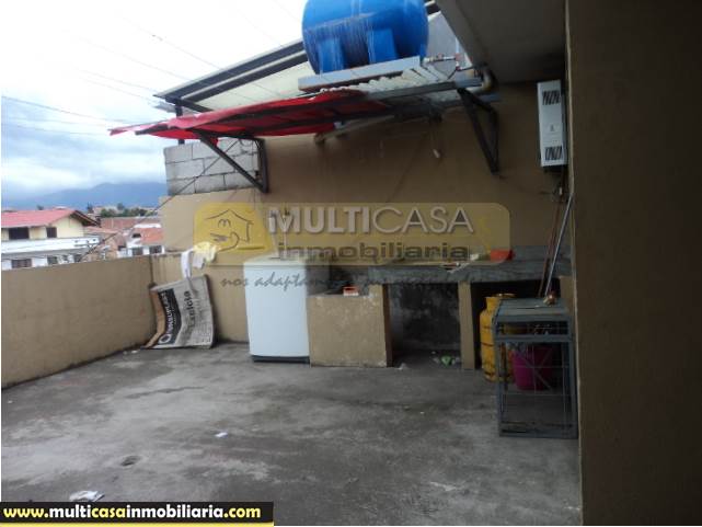 Venta de Hermosa Casa a crédito con dos Locales Comerciales sector Empresa Eléctrica Cuenca-Ecuador