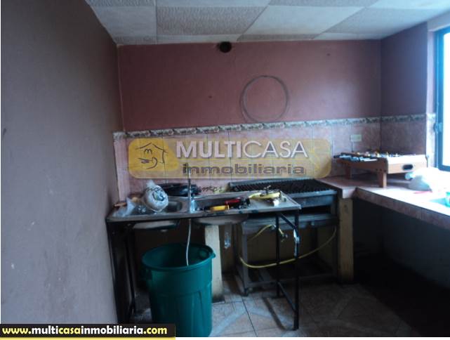 Venta de Hermosa Casa a crédito con dos Locales Comerciales sector Empresa Eléctrica Cuenca-Ecuador