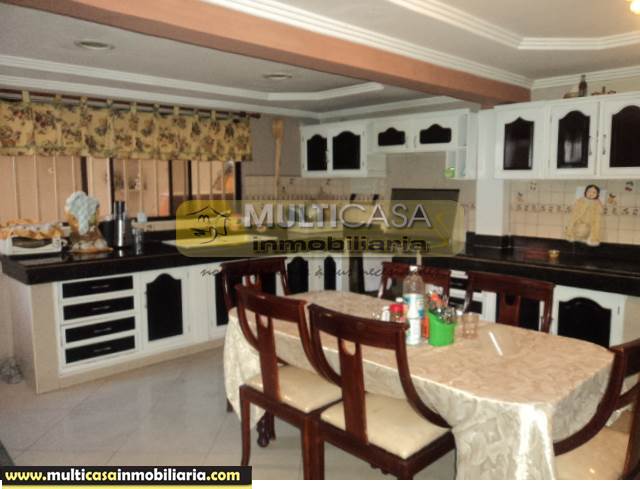 Casa Rentera con Mini departamento en Venta a Crédito Sector Yanuncay Cuenca-Ecuador