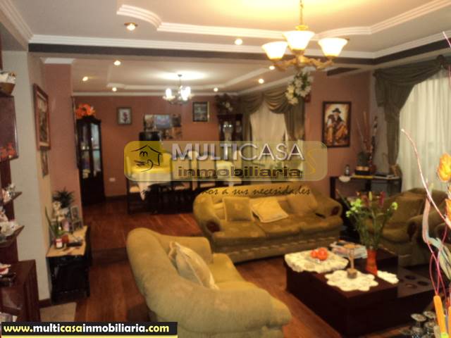 Casa Rentera con Mini departamento en Venta a Crédito Sector Yanuncay Cuenca-Ecuador