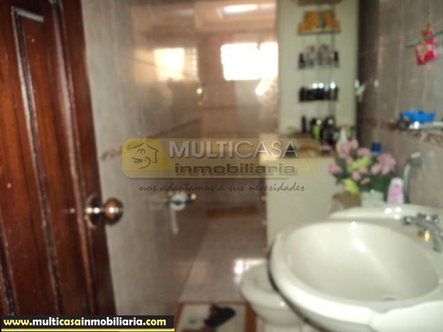 Casa Rentera con Mini departamento en Venta a Crédito Sector Yanuncay Cuenca-Ecuador
